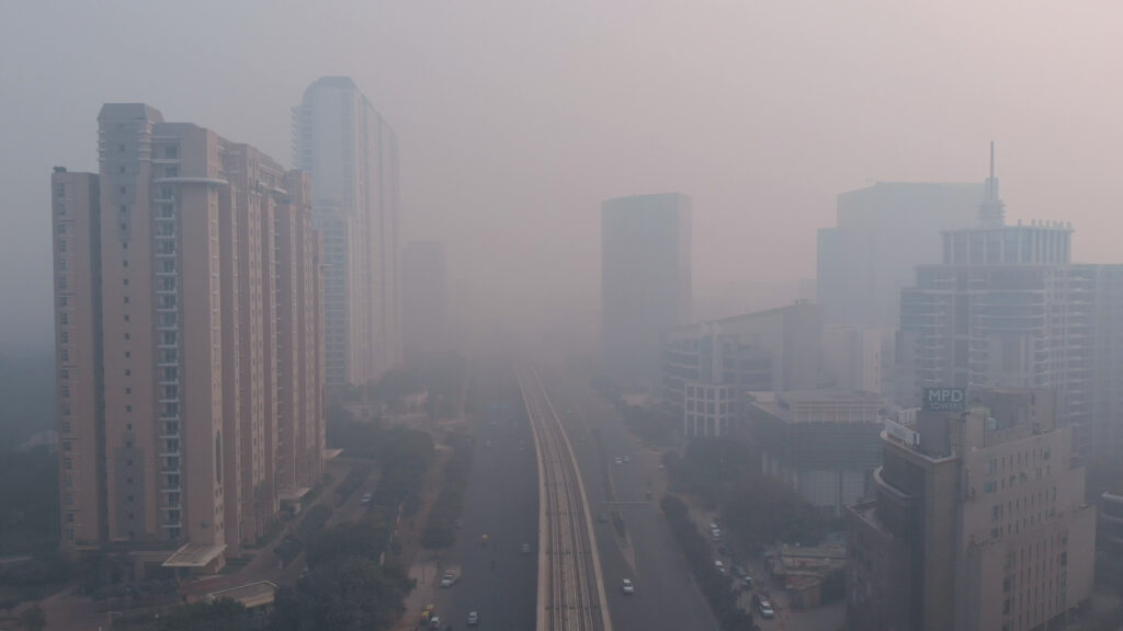 Urban Centre Covered in Smog in winter, high volume of pollution from coal fired sources in the city centre. Symbolbild für Internaitionale Umweltpolitik